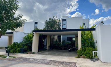 Casa en Venta en YaaxBeh Conkal – Privada con Alberca y Amenidades