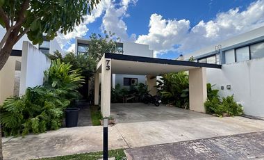 Casa en Venta en YaaxBeh Conkal – Privada con Alberca y Amenidades