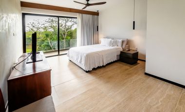 Casa en venta frente al lago con paneles solares