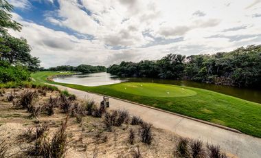 Casa en venta frente al lago con paneles solares