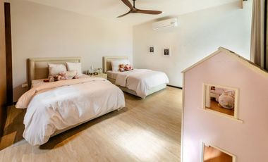 Casa en venta frente al lago con paneles solares