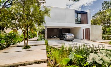 Casa en venta frente al lago con paneles solares
