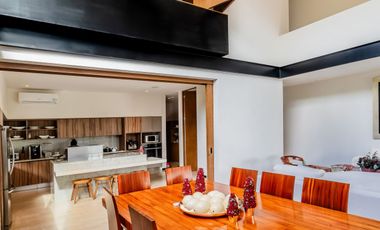 Casa en venta frente al lago con paneles solares