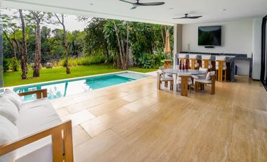 Casa en venta frente al lago con paneles solares