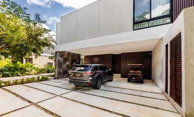 Casa en venta frente al lago con paneles solares