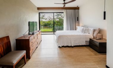 Casa en venta frente al lago con paneles solares