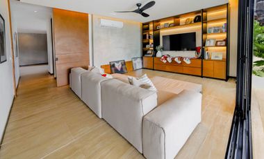 Casa en venta frente al lago con paneles solares