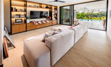 Casa en venta frente al lago con paneles solares