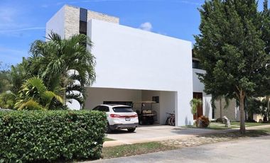 Preciosa casa en renta/venta en el Yucatán Country Club