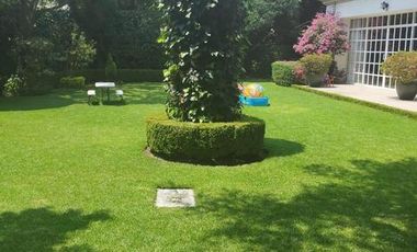 Casa  en venta con Jardín  Bosque de las Lomas