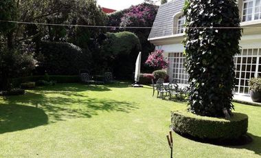 Casa  en venta con Jardín  Bosque de las Lomas