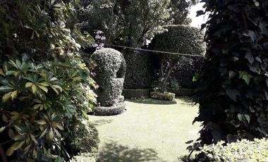 Casa  en venta con Jardín  Bosque de las Lomas