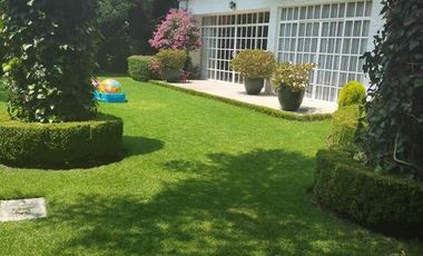 Casa  en venta con Jardín  Bosque de las Lomas