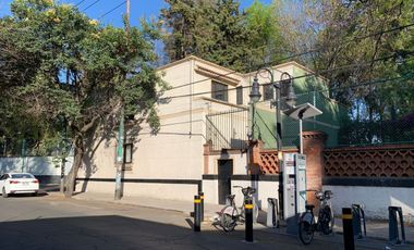 Muy amplia casa en col. del Carmen Coyoacán
