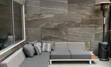 Venta Casa remodelada en Bosque Real