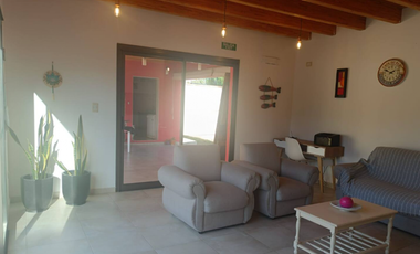 VENTA DE CASA MODERNA CON PISCINA EN VISTALBA – LUJN DE CUYO, MZA