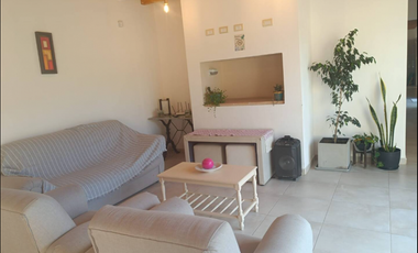 VENTA DE CASA MODERNA CON PISCINA EN VISTALBA – LUJN DE CUYO, MZA