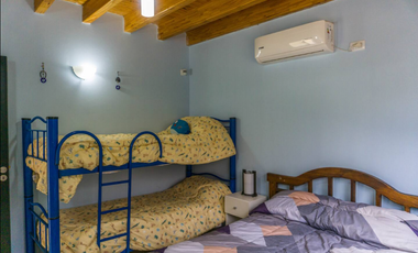 VENTA DE CASA MODERNA CON PISCINA EN VISTALBA – LUJN DE CUYO, MZA