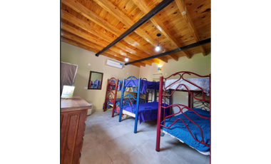 VENTA DE CASA MODERNA CON PISCINA EN VISTALBA – LUJN DE CUYO, MZA