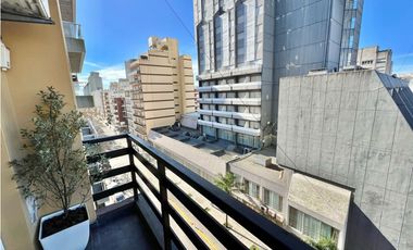 5 AMBIENTES A LA CALLE TOTALMENTE RECICLADO CON COCHERA - MITRE 1389