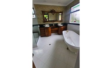 Venta amplia casa en El Poblado