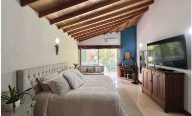 Hermosa casa en la Calera el Poblado