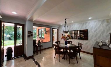 Hermosa casa en la Calera el Poblado