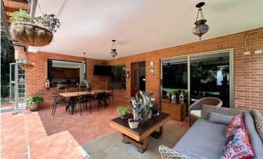 Hermosa casa en la Calera el Poblado