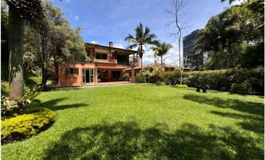 Hermosa casa en la Calera el Poblado