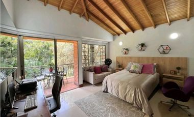 Hermosa casa en la Calera el Poblado