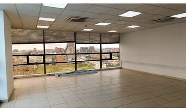 Arriendo Oficina Ubicada en el chico Auto norte