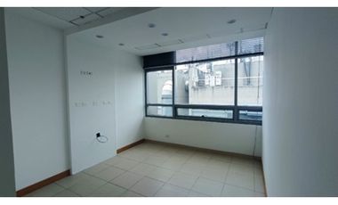 Arriendo Oficina Ubicada en el chico Auto norte
