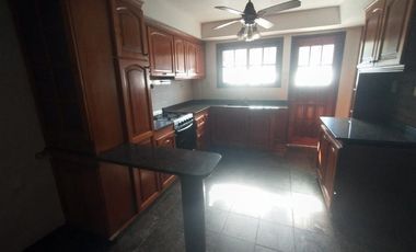 Chalet PH en alquiler en Castelar Sur