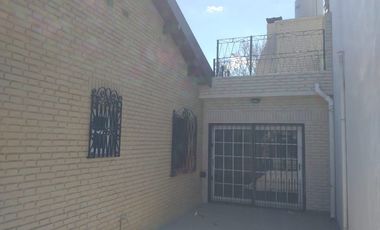 Casa en alquiler en Castelar Sur