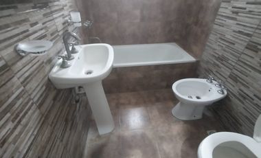 Casa en alquiler en Castelar Sur