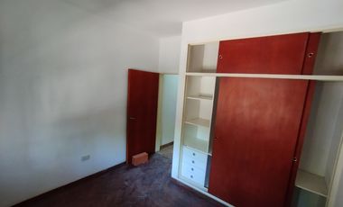 Casa en alquiler en Castelar Sur
