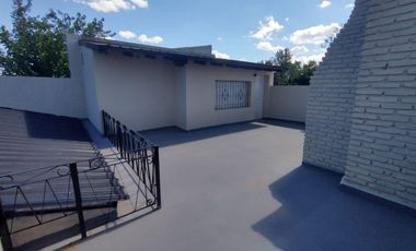 Casa en alquiler en Castelar Sur