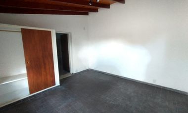 Casa en alquiler en Castelar Sur