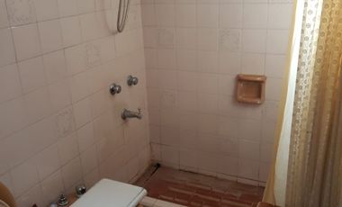 CASA 4 AMB EN VENTA EN MONTE GRANDE CON PILETA