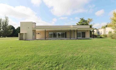 VENTA CASA 4 AMB  A EST PRIMAVERA CLUB DE CAMPO