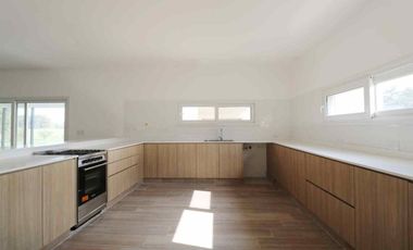 VENTA CASA 4 AMB  A EST PRIMAVERA CLUB DE CAMPO