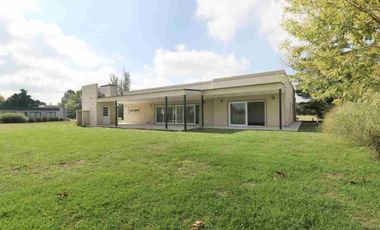 VENTA CASA 4 AMB  A EST PRIMAVERA CLUB DE CAMPO