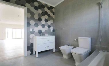VENTA CASA 4 AMB  A EST PRIMAVERA CLUB DE CAMPO