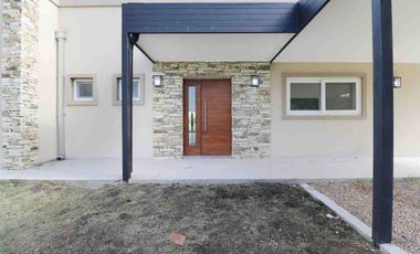 VENTA CASA 4 AMB  A EST PRIMAVERA CLUB DE CAMPO