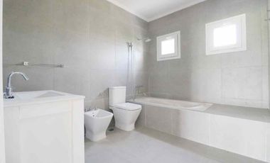 VENTA CASA 4 AMB  A EST PRIMAVERA CLUB DE CAMPO