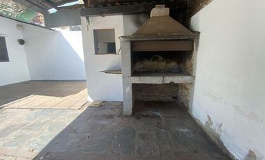 VENTA CASA 4 AMB MORON PATIO COCHERA LUMINOSA