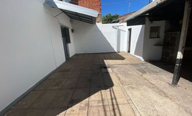 VENTA CASA 4 AMB MORON PATIO COCHERA LUMINOSA