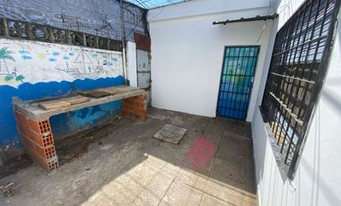 VENTA CASA 4 AMB MORON PATIO COCHERA LUMINOSA