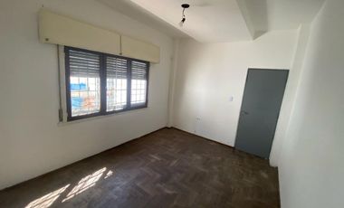VENTA CASA 4 AMB MORON PATIO COCHERA LUMINOSA