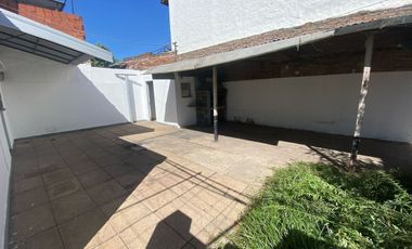 VENTA CASA 4 AMB MORON PATIO COCHERA LUMINOSA
